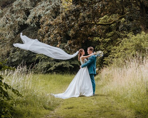 Emilie & Arnaux – Een sprookjeshuwelijk in Kasteel van Loppem